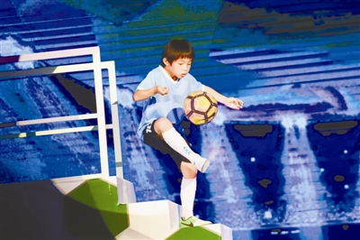 宁波7岁小梅西 凭花式颠球上了《了不起的孩
