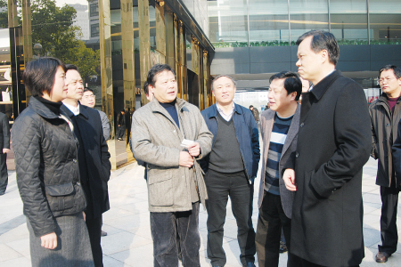 常务副省长陈敏尔视察和义大道·宁波日报