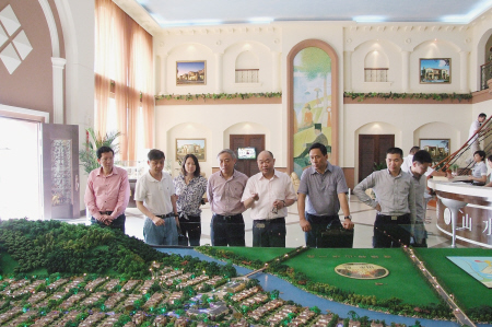 董事长王宏祥视察山水一品项目·宁波日报