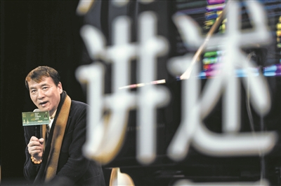 中国音协主席叶小钢即兴弹奏宁波滩簧