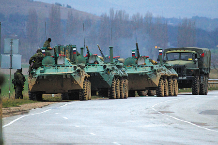 俄军装甲车在克里米亚调动,奥巴马警告任何军事干预将付出代价
